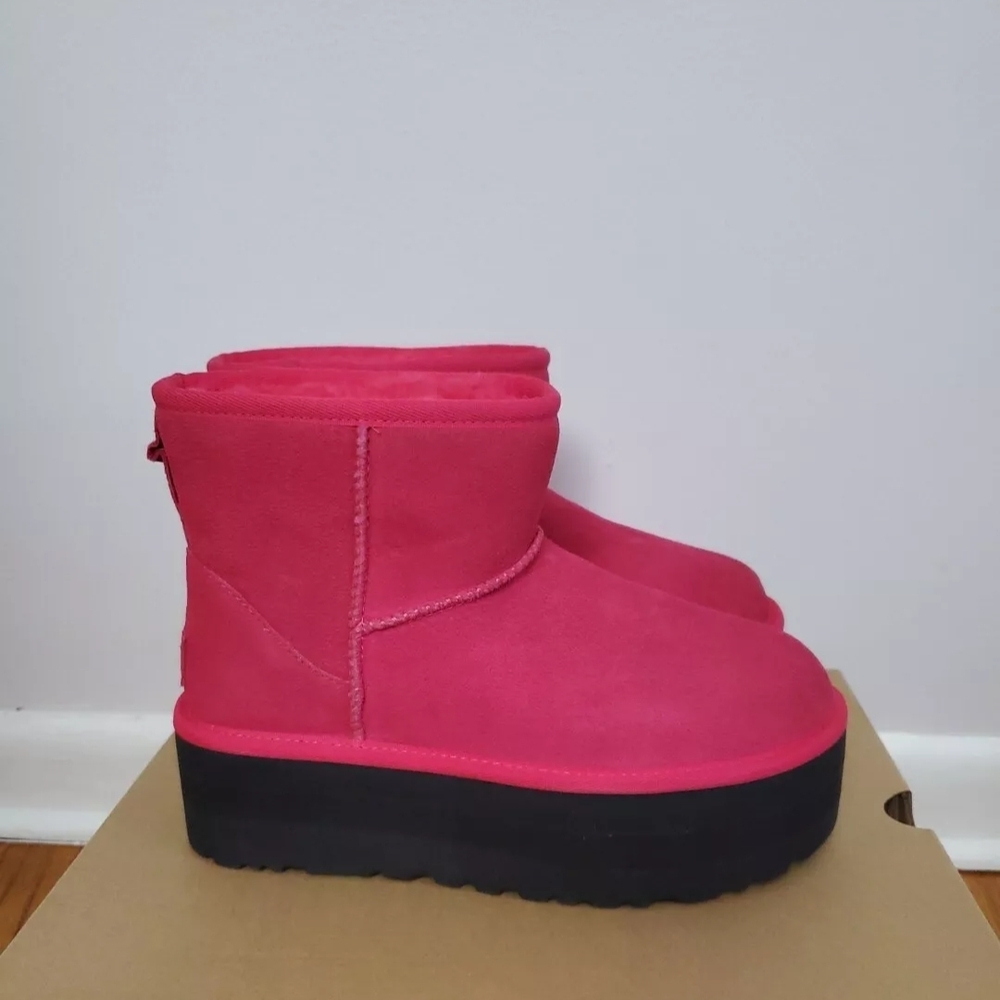 UGG CLASSIC  MINI PLATFORM Hot PINK SHEARLING LINED BOOT US 8